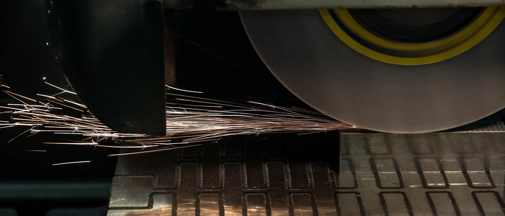 Grinding, Lapping, Polishing, and Buffing Machine Tool Setters, Operators, and Tenders, Metal and Plastic